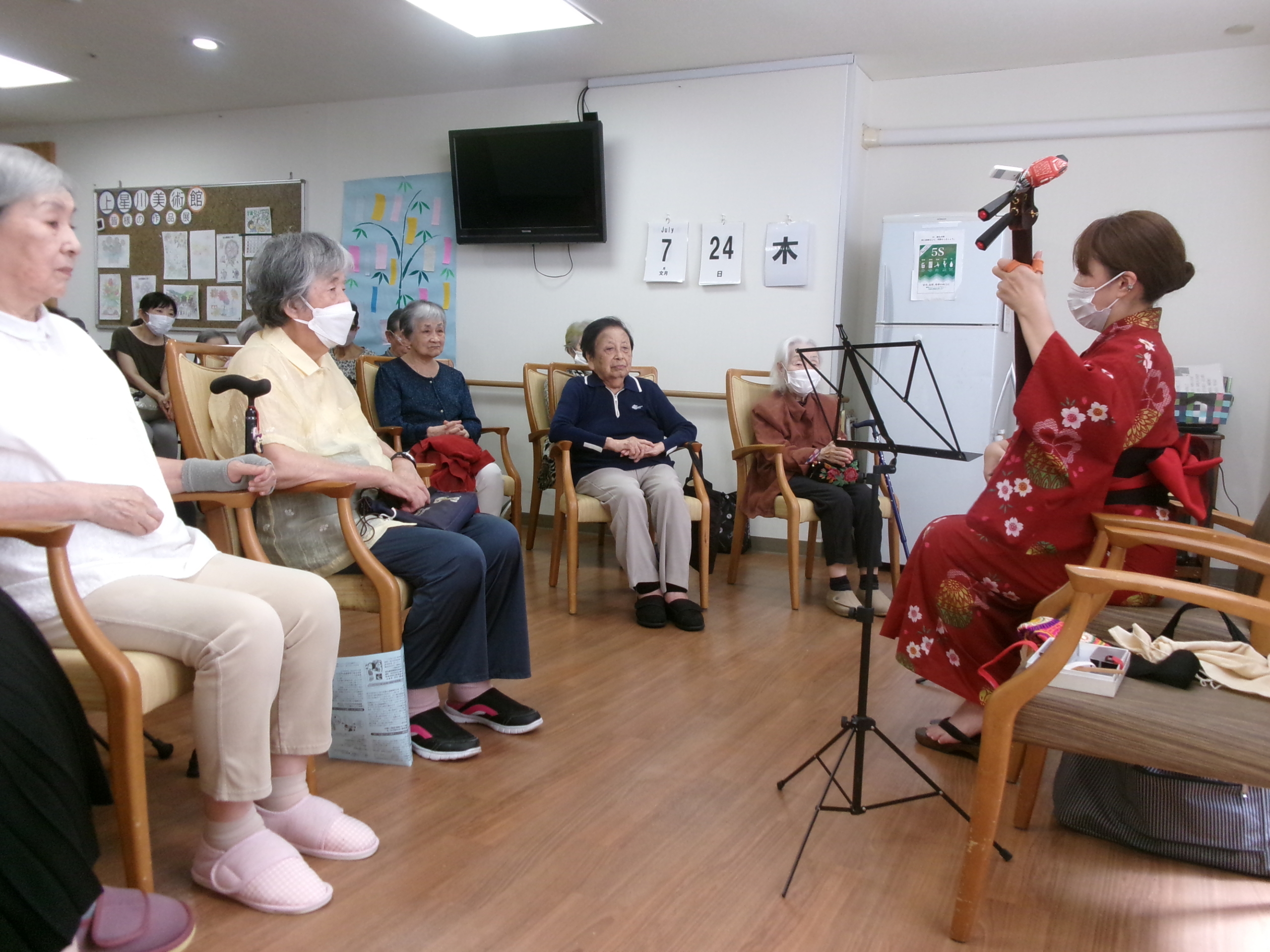 三味線演奏会-1　ニチイホーム上星川