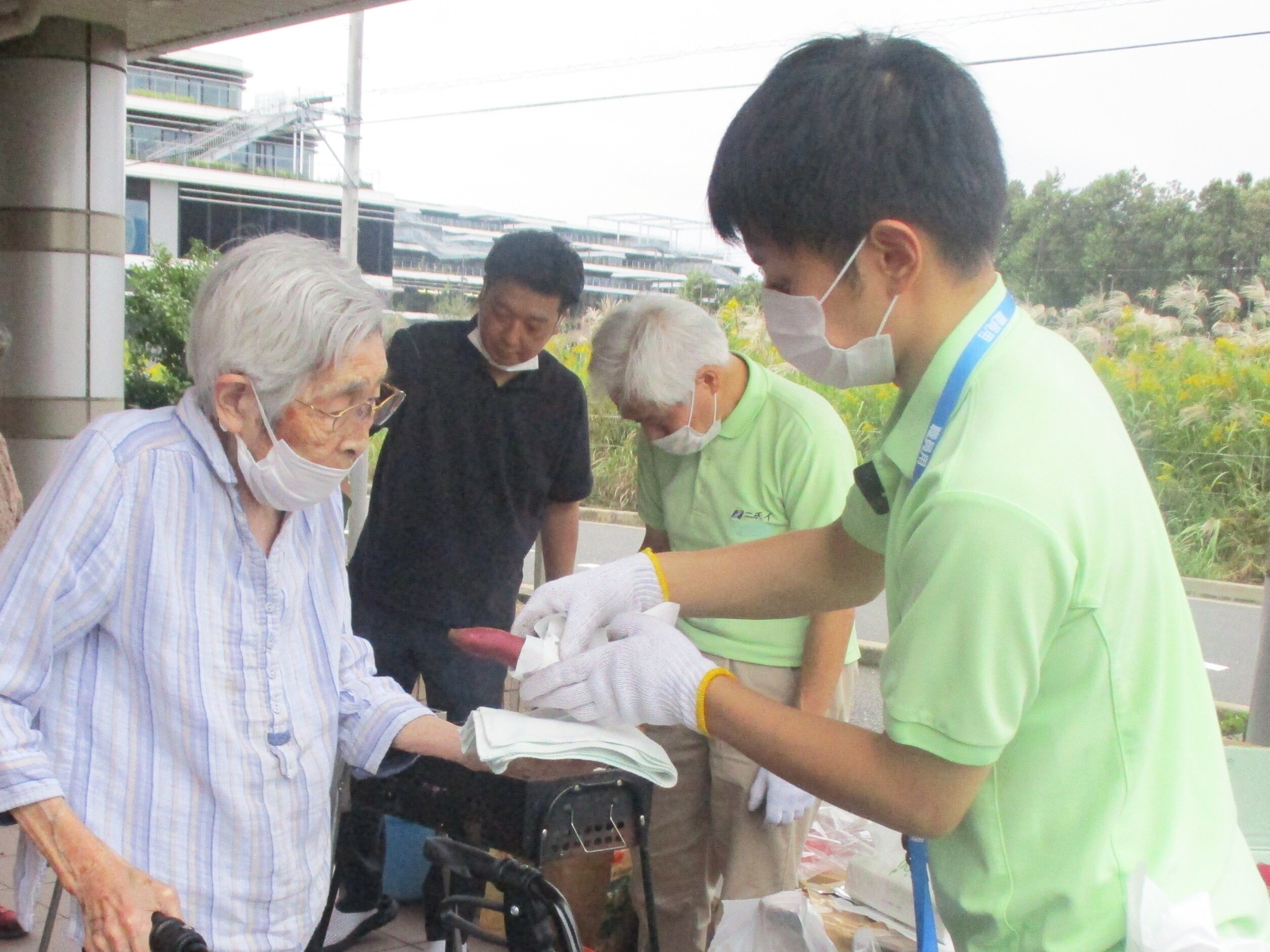 焼き芋-1　ニチイホーム柏の葉
